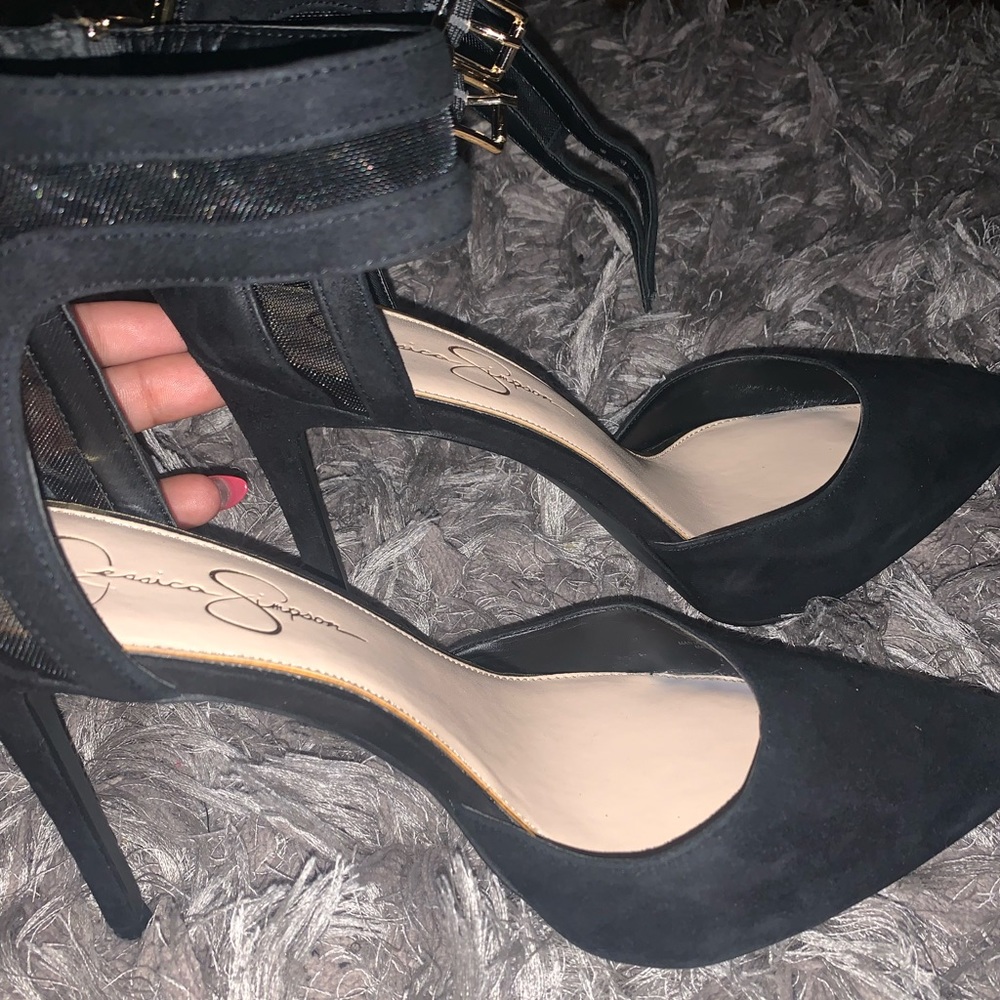 Jessica Simpson pumps